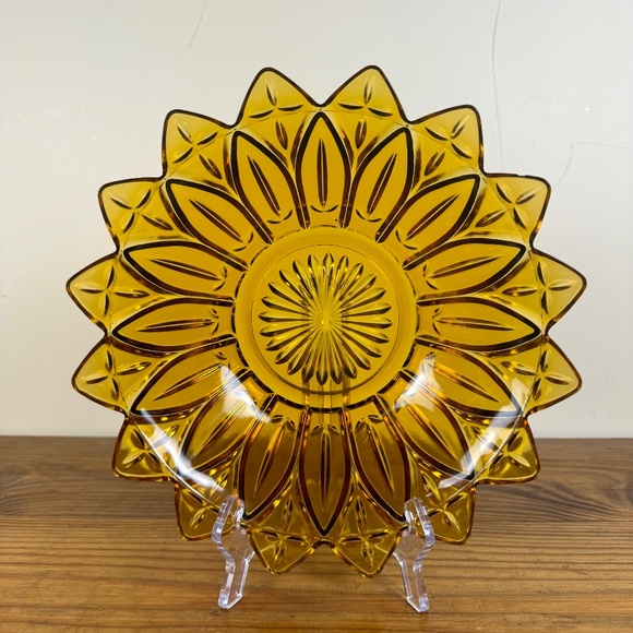 Vintage Federal Glass Petal Amber Bowl – 8" Sunflower Pressed Glass - Picture 4 of 14